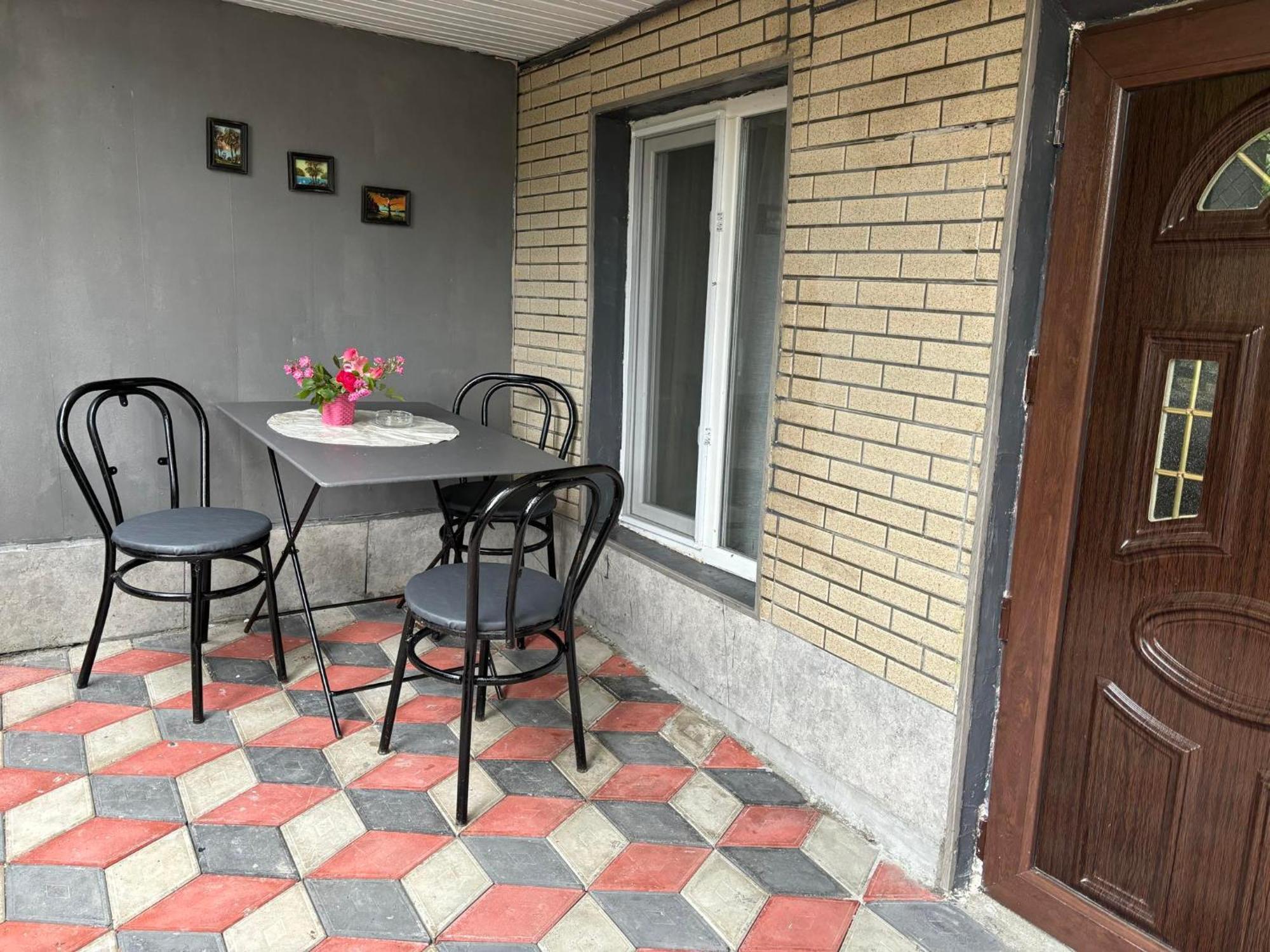 Guest House Happy House Kutaisi Exterior foto
